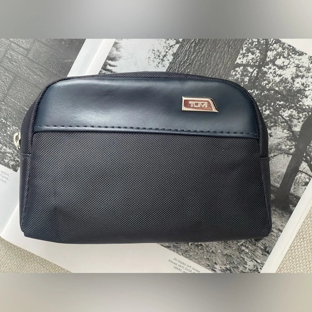 New Tumi For Delta Lined Cosmetic Bag In Navy Blue / Tumi Sleeping Mask In Black